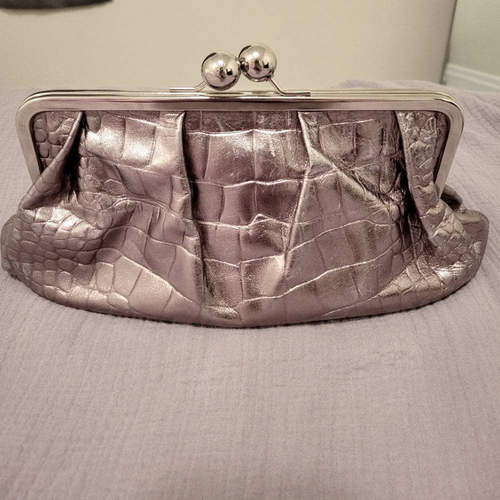 Goldenbleu kisslock silver snakeskin clutch purse. Gently used, great condition!
